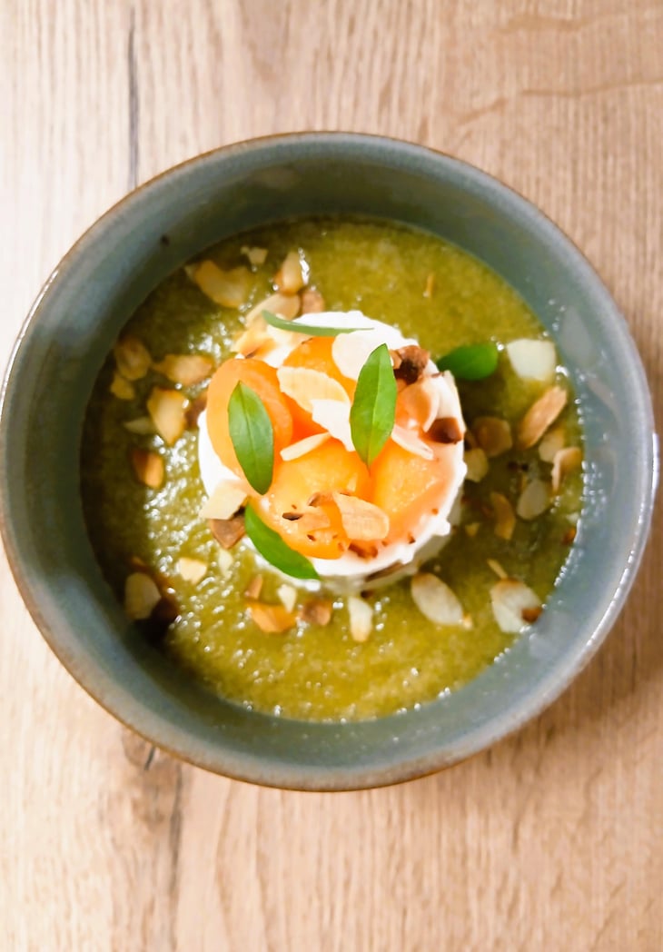 Faisselle De Montagne, Coulis De Melon Au Basilic Thaï Et Billes De Melon Local - La Cuisine Des Halles - 1393899