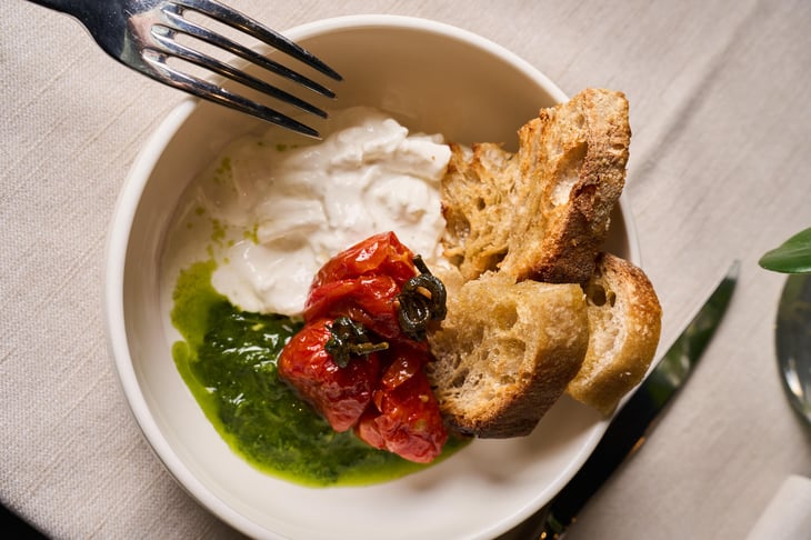 Stracciatella, Pesto Di Rucola, Pomodori Confit, Pane Stostato - Fior di Sale - 1376892