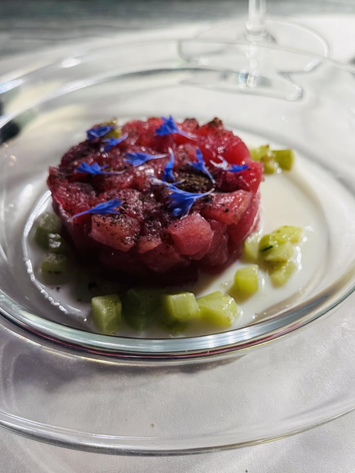 Tartare Di Tonno, Cetriolo, Latticello E Polvere Di Limone Nero - Aretè Ristorante - 1368870