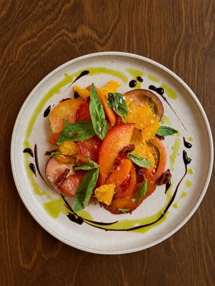 Tomate, Albahaca Y Melocotón Asados - Casa Botella - 1404565