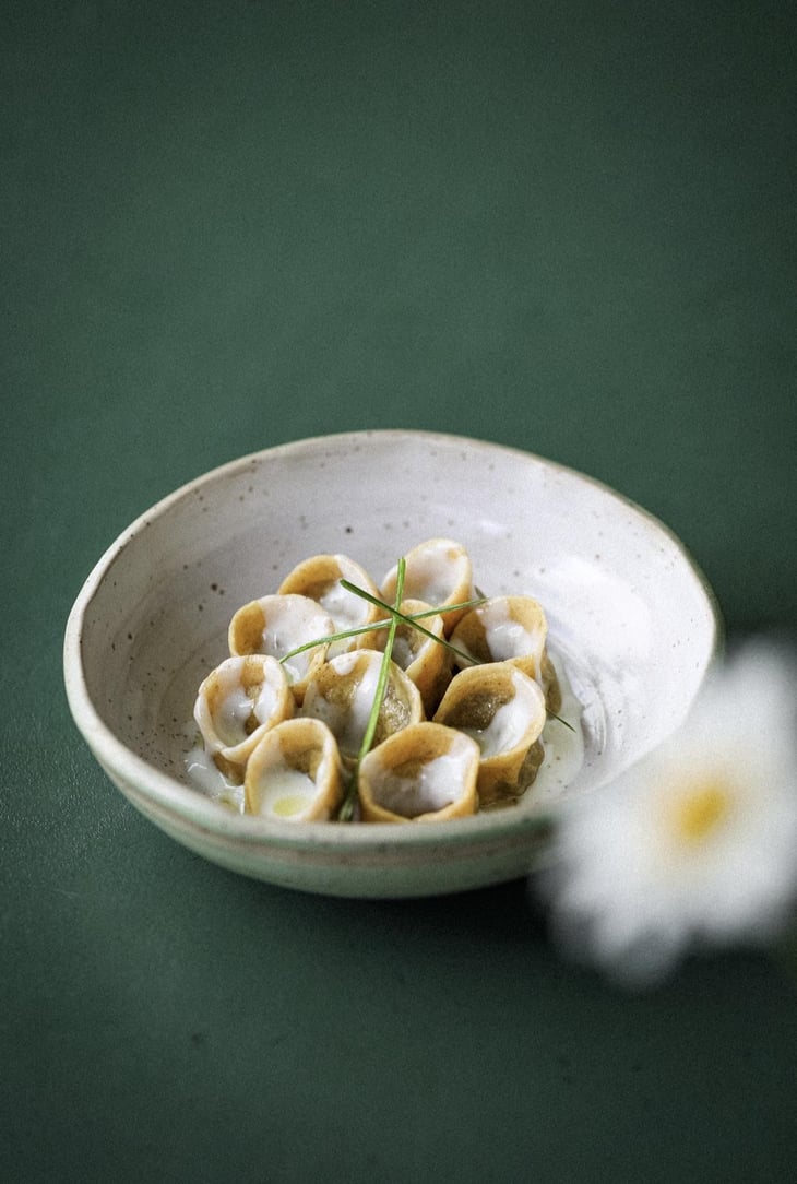 Tortelli Di Erbe Spontanee Con Salsa Al Latte All’Aglietto Fresco - Casa Colet - 970280
