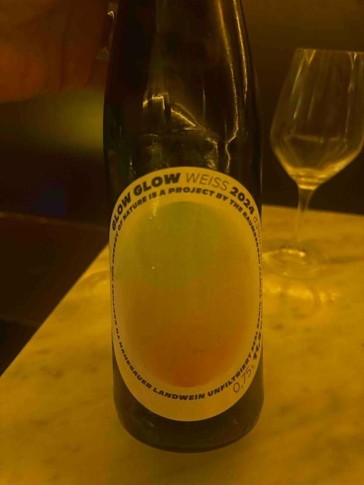 Weiss - GLOW GLOW - Weingut Baumberger - Pauline & Carl Baumberger 