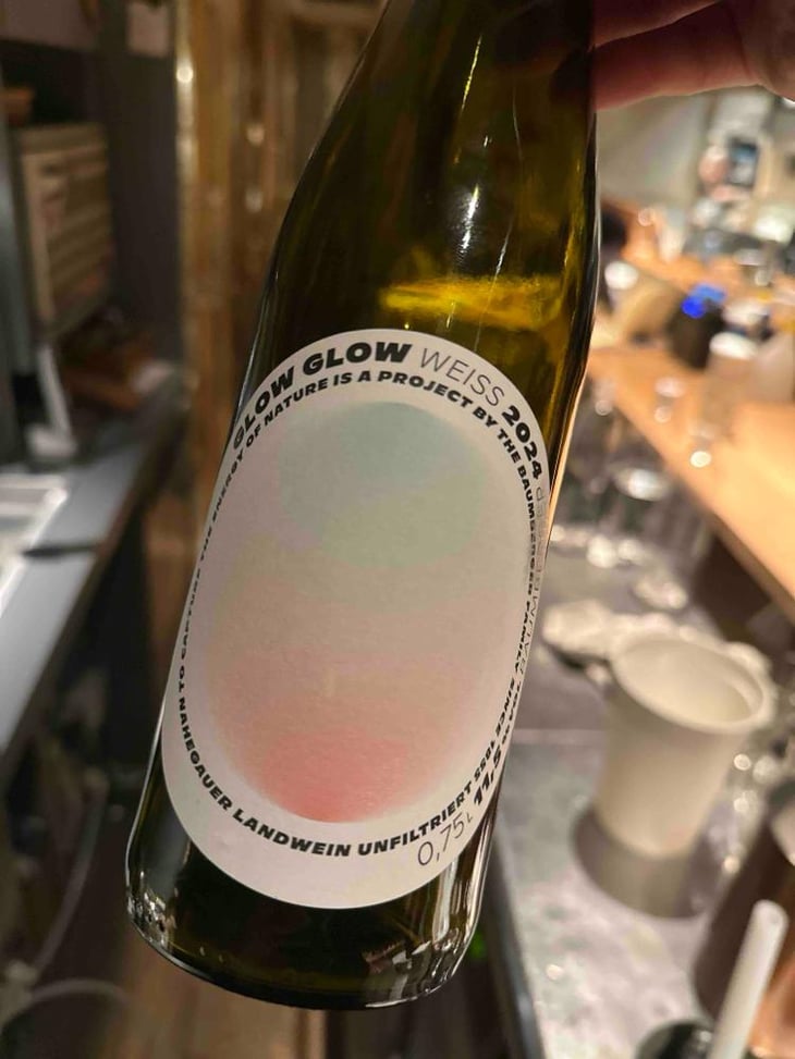 Weiss - GLOW GLOW - Weingut Baumberger - Pauline & Carl Baumberger 