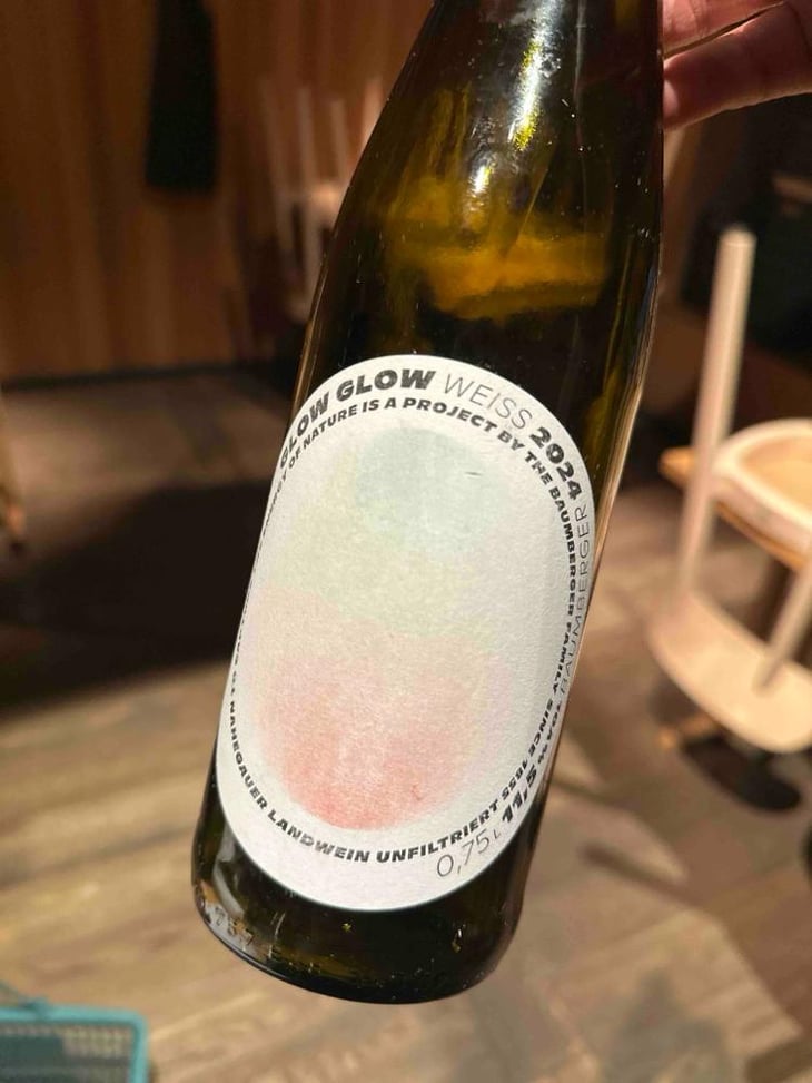 Weiss - GLOW GLOW - Weingut Baumberger - Pauline & Carl Baumberger 