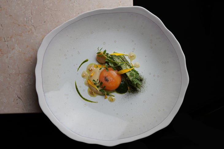 - Asperge De Castries Et Œuf Confit De Valérie Quintard - - Reflet d’Obione - 772580