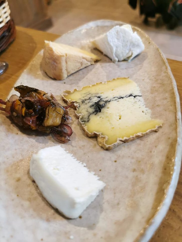 Assiette De Fromages Locaux - Ooli Restaurant - 660676