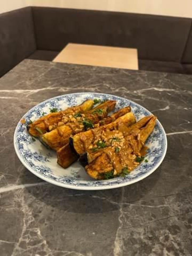 Aubergines With Peanut And Miso Sauce - Cru - 547133