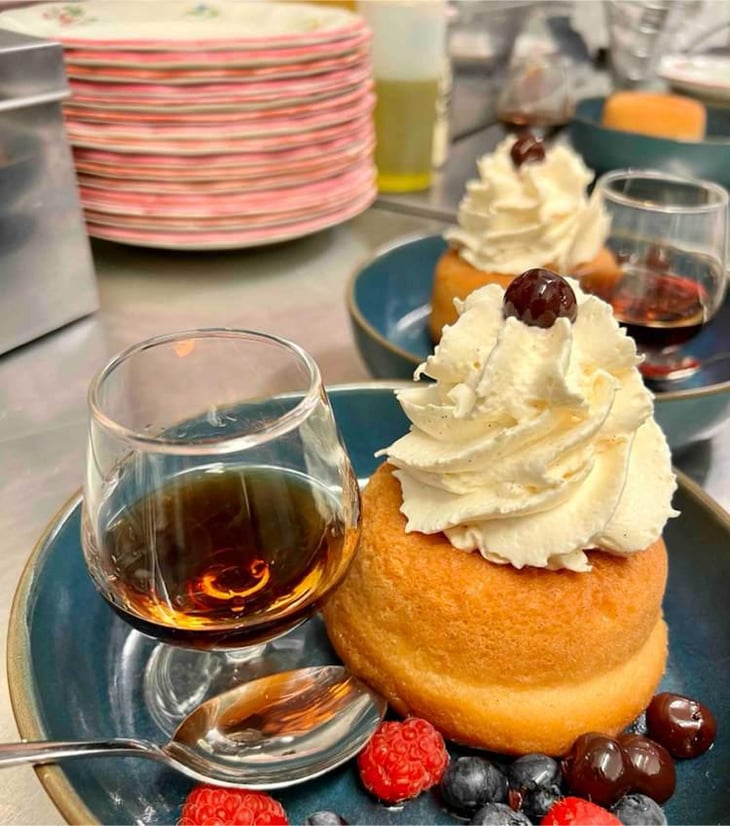 Baba Au Rhum Maison - Le Chat sur le Toit - 532612