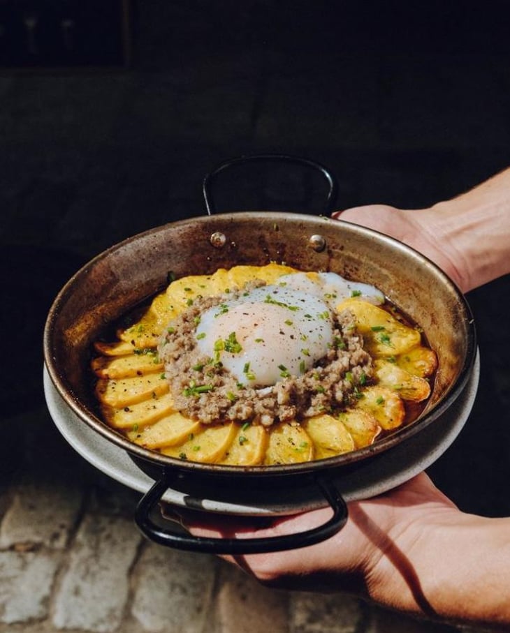Baker Potatoes With Catalan Sausage And Egg At Low Temperature - Bèstia - 673555