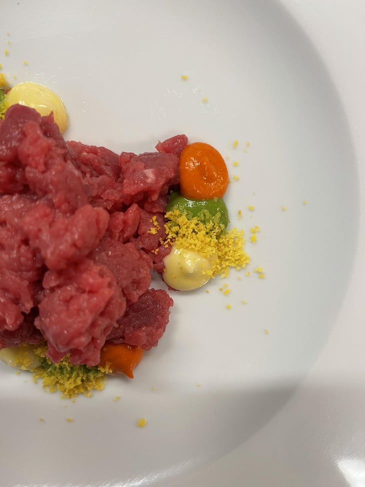 Battuta Di Fassona Con Maionese Senapata,Bagnetto Rosso E Salsa Verde - Locanda MaNì - 768387