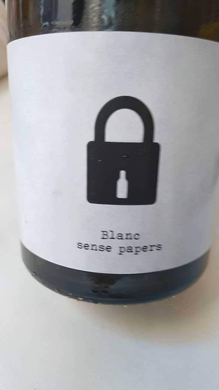 Blanc Sense Papers - Bodega Clandestina - Ferran Lacruz 
