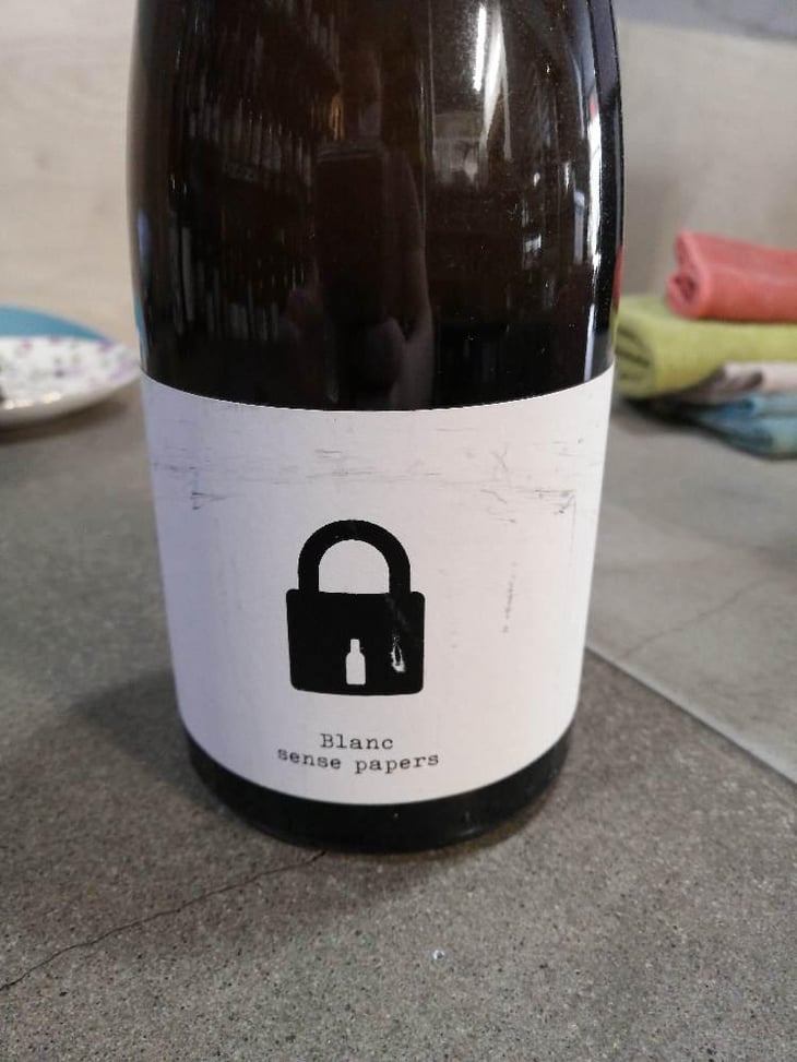 Blanc Sense Papers - Bodega Clandestina - Ferran Lacruz 