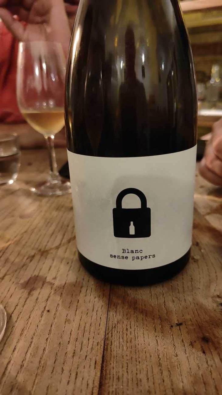 Blanc Sense Papers - Bodega Clandestina - Ferran Lacruz 
