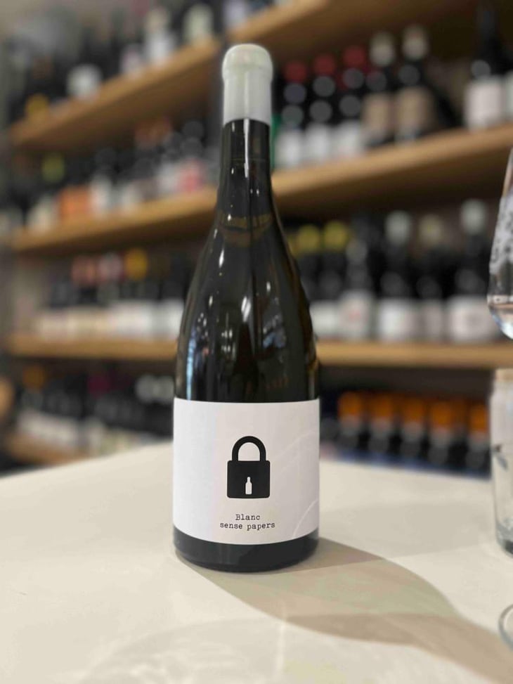 Blanc Sense Papers - Bodega Clandestina - Ferran Lacruz 