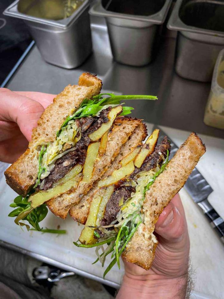 Blood Sausage Sandwich - Meinklang Hofladen - 591267