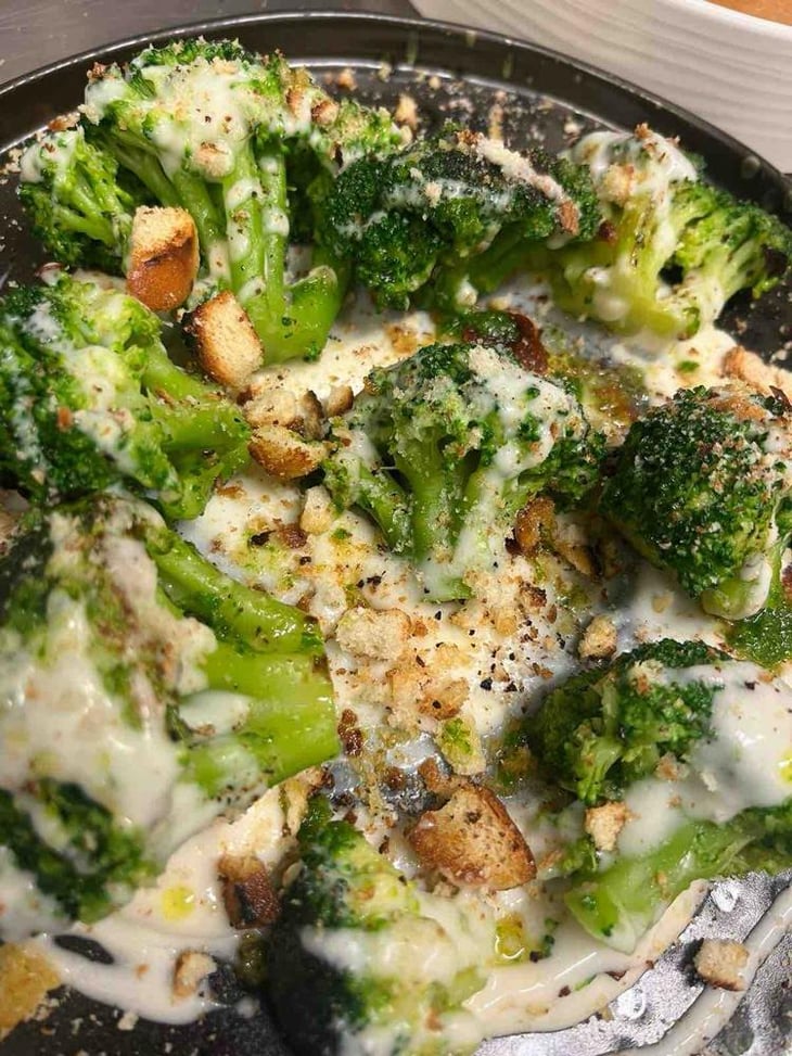 Broccoletto Saltato, Crema Di Latte E Bruciole Di Pane - Parbleu cafè - 714205