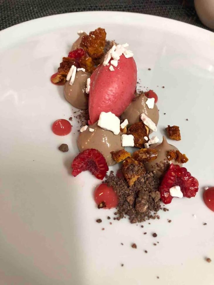 Brûlé Al Cioccolato Con Quenelle Di Gelato Ai Lamponi - Podere Cristina - 524954