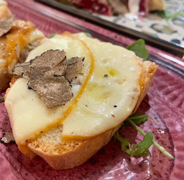 Bruschetta Provola E Tartufo - L. Indigeno Wine & Food - 786282
