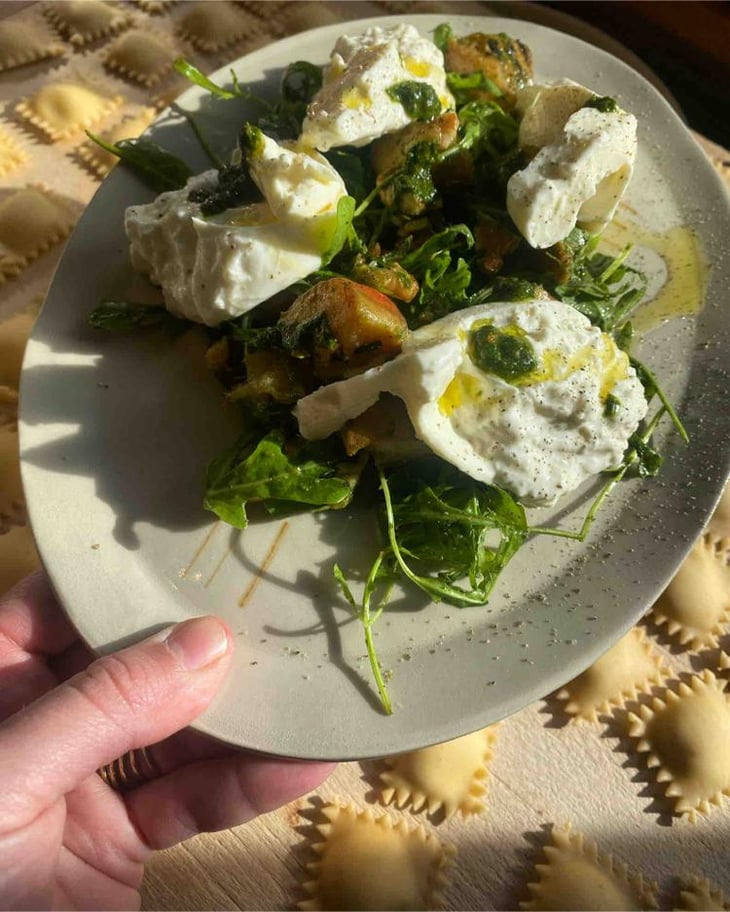Burrata & Peaches - Villa Bardon - 700352