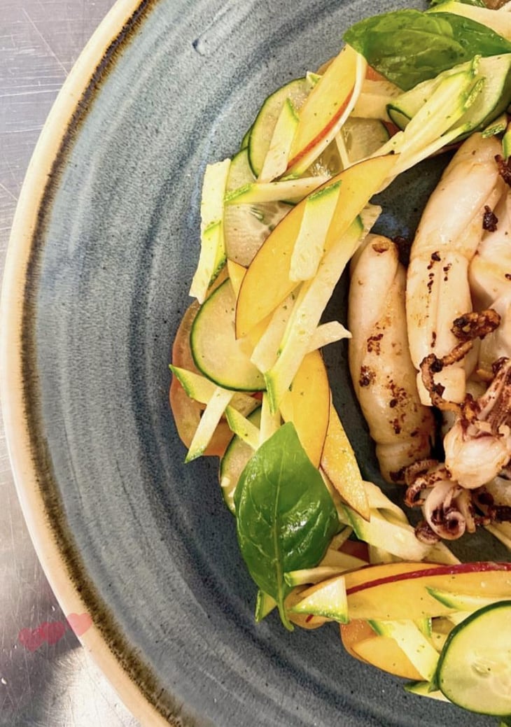 Calamaretti Spadellati Con Insalata Di Frutta E Verdura - Colombo e Marzoli Caffe con Cucina - 637067