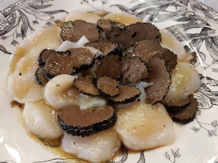 Carpaccio De Saint Jacques De La Baie D'Erquy Aux Truffes Noires Du Périgord - Aymé Vadim - 510493
