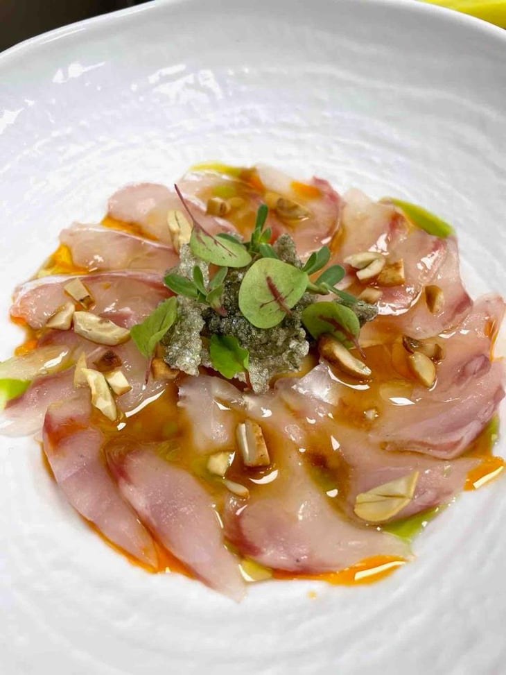 Carpaccio Di Spigola, E Aceto Di Riso Affumicato - Cronta Enoteca Winebar - 799994