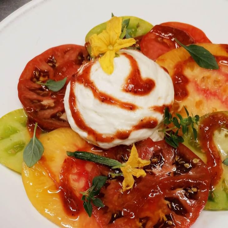 Carpaccio De Tomates Anciennes, Espuma De Scamorza, Harissa De Fraises - Le Wine Bar des Marolles - 498312
