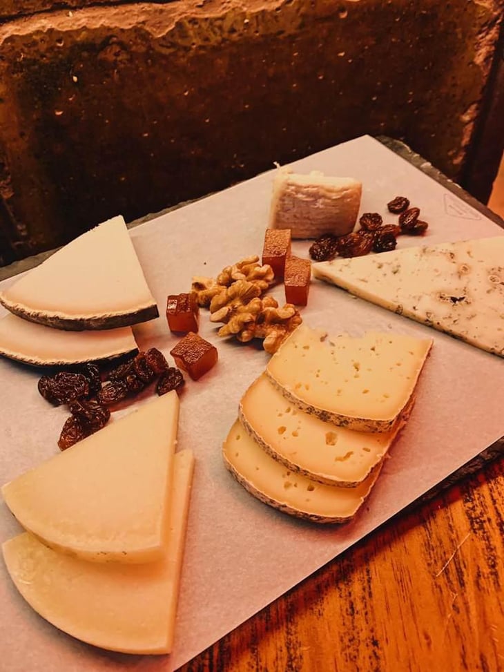 Cheese Table - Bar Salvatge - 348462