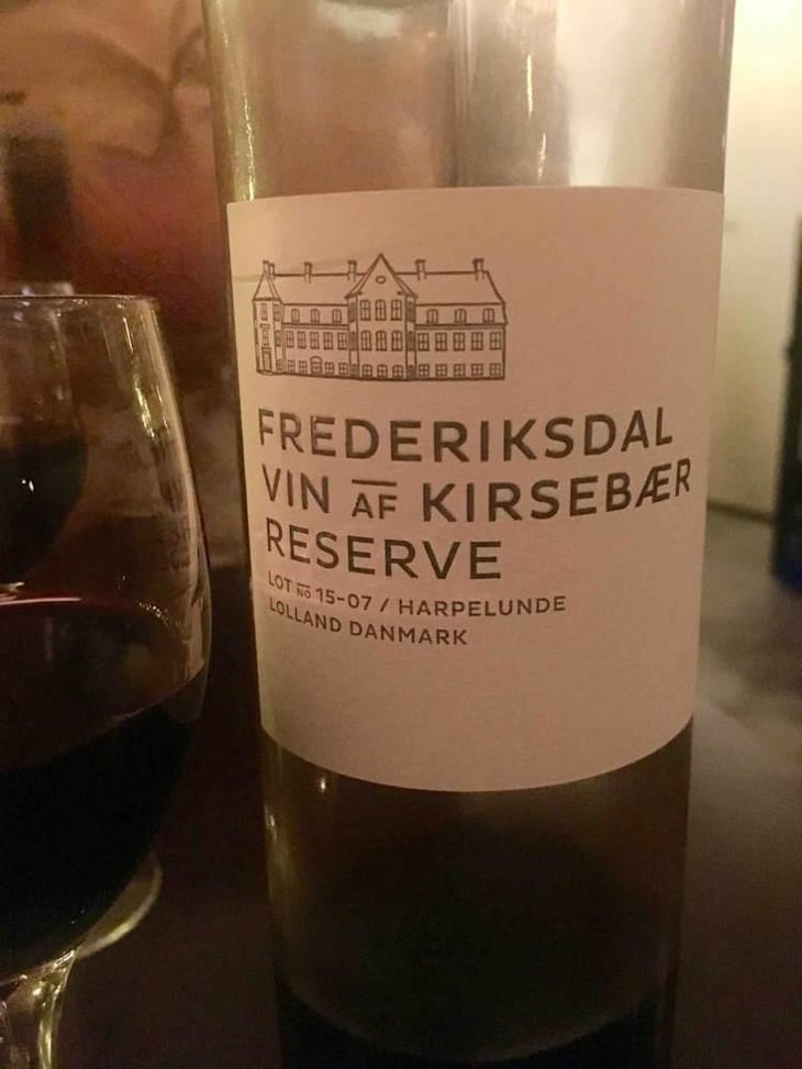 Kirsebærvin - Frederiksdal Kirsebærvin - Jan Friis-Mikkelse, Morten Brink-Iwersen, & Harald Krabbe 