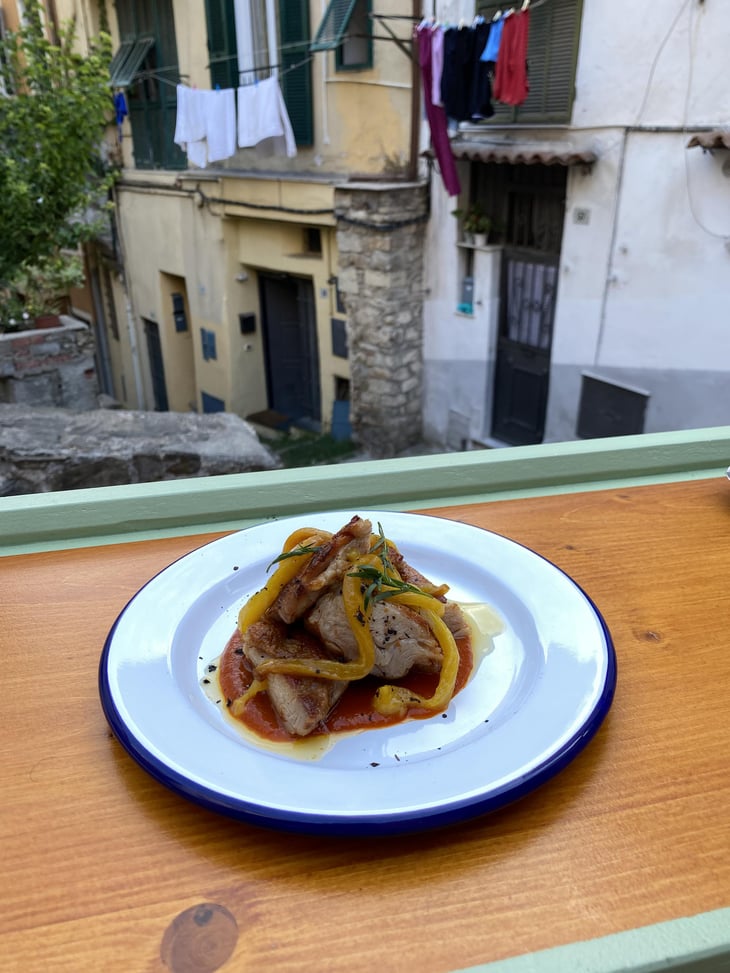 Chicken And Red Bell Peppers - Babeuf - 797515