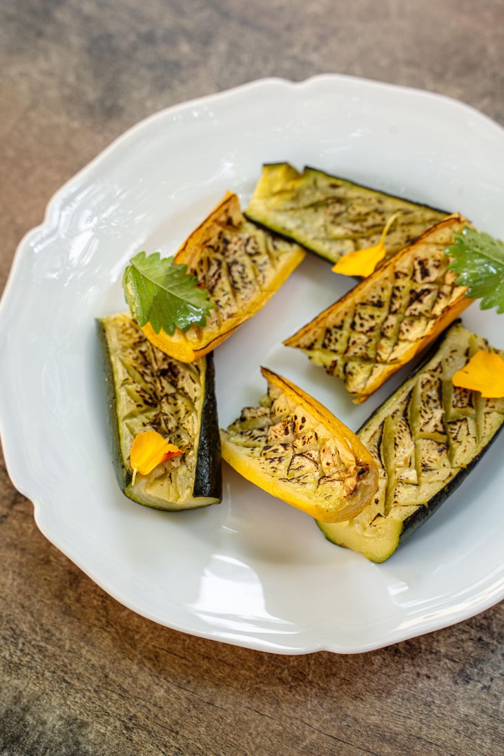Courgettes Grillées, Sauce Chimichuri - L’Un des Sens - 658329