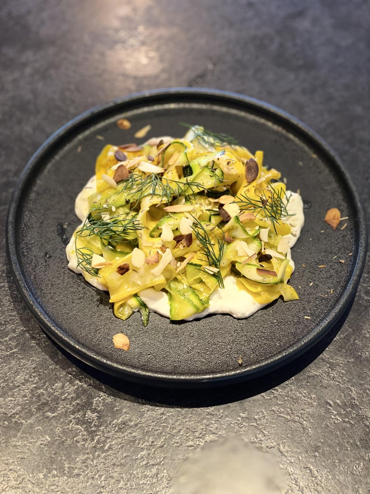 Courgettes, Tandoori, Stracciatella, Amandes - Glouglou Cave à Manger - 650857