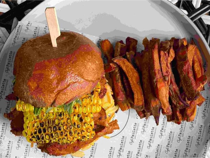 Crispy De Poulet Burger Maïs Coleslaw Bun Maison - Café Paulette - 348784