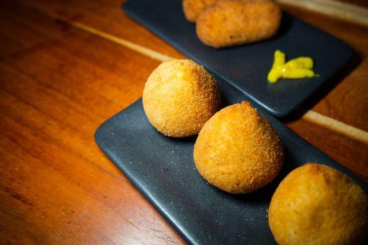Croquete And Chicken Pie - Bago Wine Bar - 587935