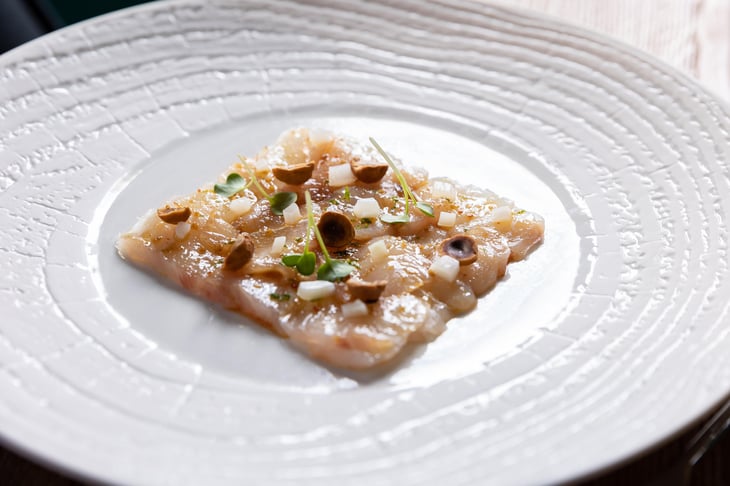 Crudo De Daurade, Épice Sauce Thaï Et Noisette - Le Petit Kembs - 623268