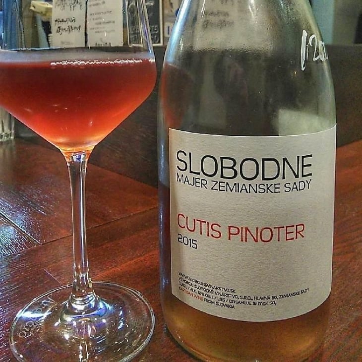 Cutis Pinoter - Slobodné Vinárstvo - Majer Zemianske Sady - Michal Kuropka, Agnes Lovecká, Katarína Kuropková 