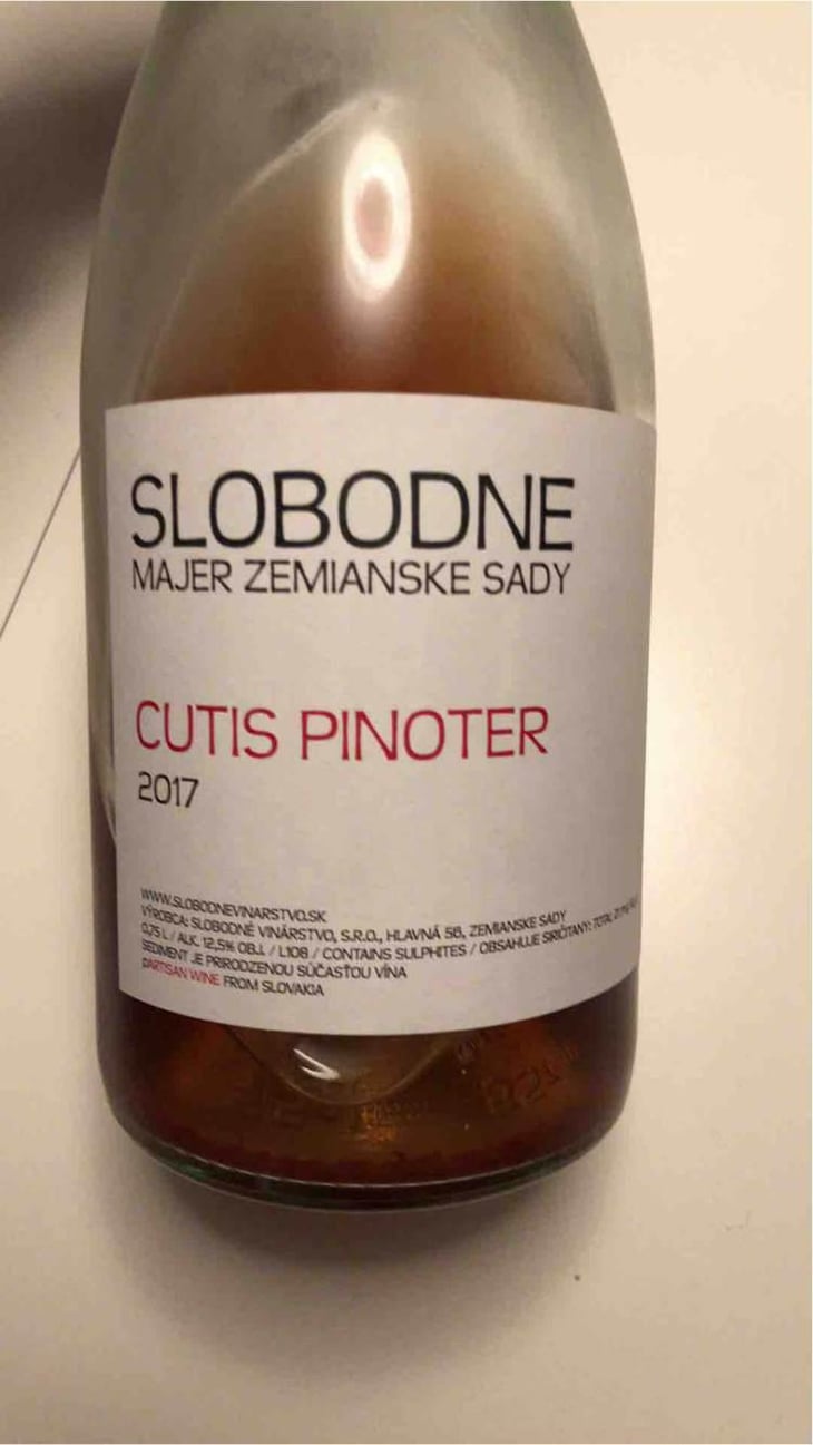 Cutis Pinoter - Slobodné Vinárstvo - Majer Zemianske Sady - Michal Kuropka, Agnes Lovecká, Katarína Kuropková 