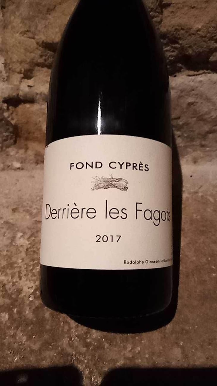 Derrière Les Fagots - Fond Cyprès - Rodolphe Gianesini & Laetitia Ourliac 