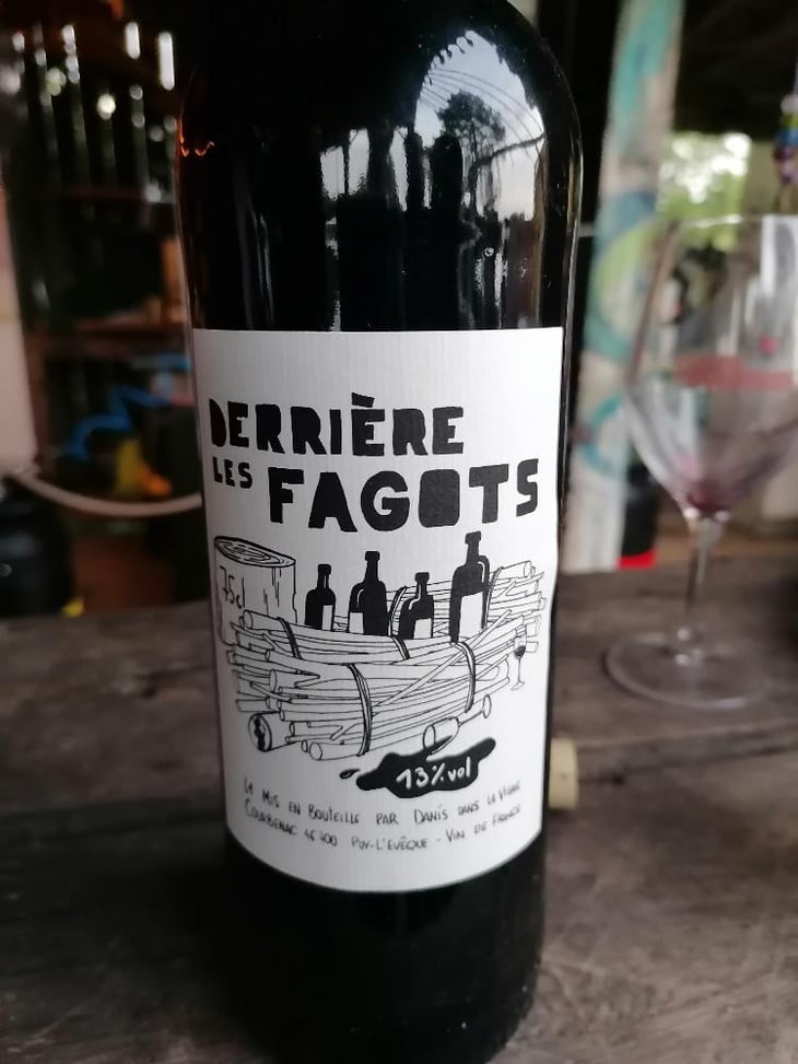 Derrière Les Fagots - Danis Dans la Vigne - Danis Bessières 