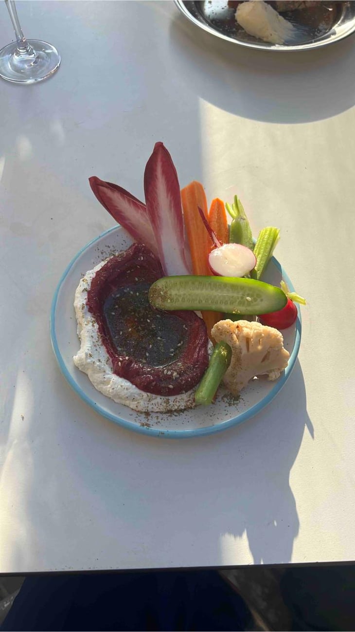 Dip De Remolacha Y Labneh Con Ceudités - Masa Vins - 611677