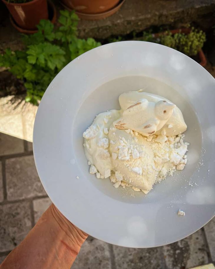 Gelato Al Miele Di Marruca E Meringa - Trattoria Cacciaconti - 594616