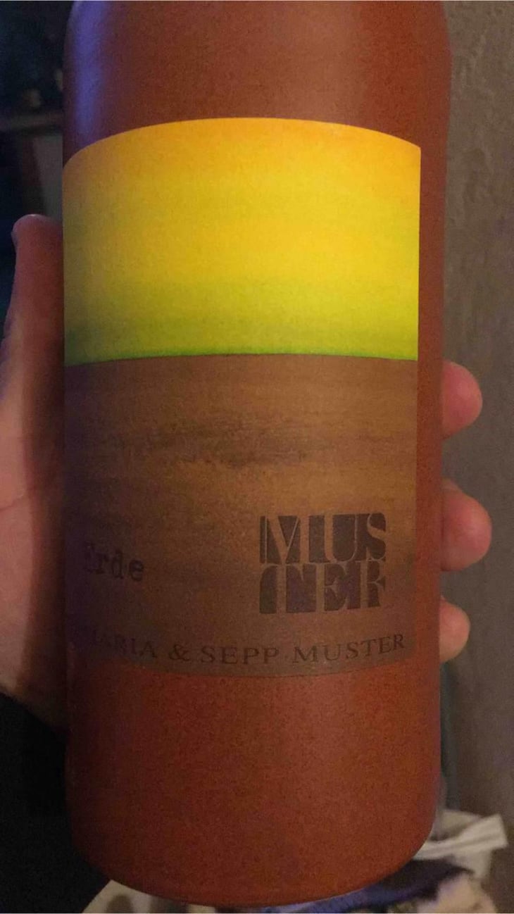Erde - Weingut Muster - Maria & Sepp Muster 