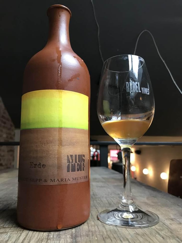 Erde - Weingut Muster - Maria & Sepp Muster 