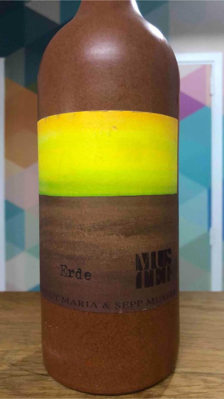 Erde - Weingut Muster - Maria & Sepp Muster 