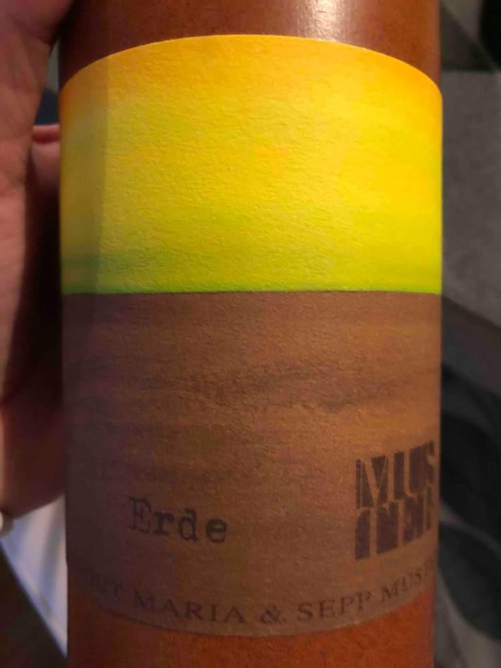 Erde - Weingut Muster - Maria & Sepp Muster 