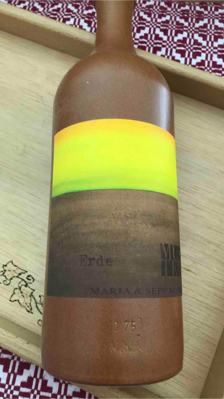 Erde - Weingut Muster - Maria & Sepp Muster 