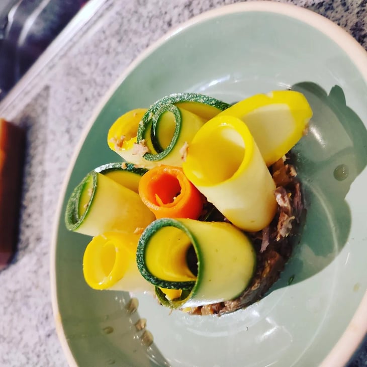 Effiloché D'Agneau Et Courgettes Marinées. - Le son des flacons - 770786