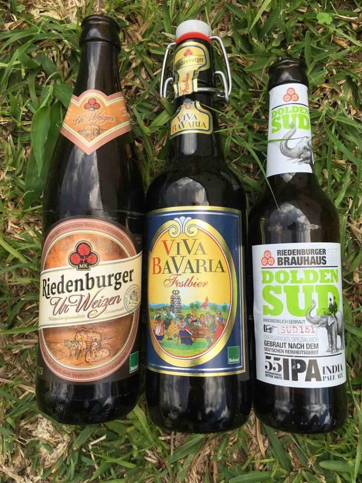 En Attendant Le Reste Des Convives, Une Petite Bière Bio -  - 44596