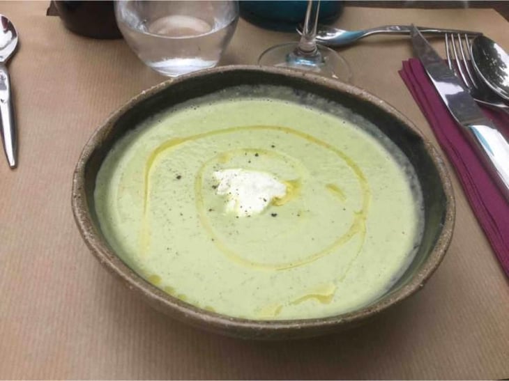 Entrée... Crème De Courgette Et Basilic - Le Bouche à Oreille - 31464