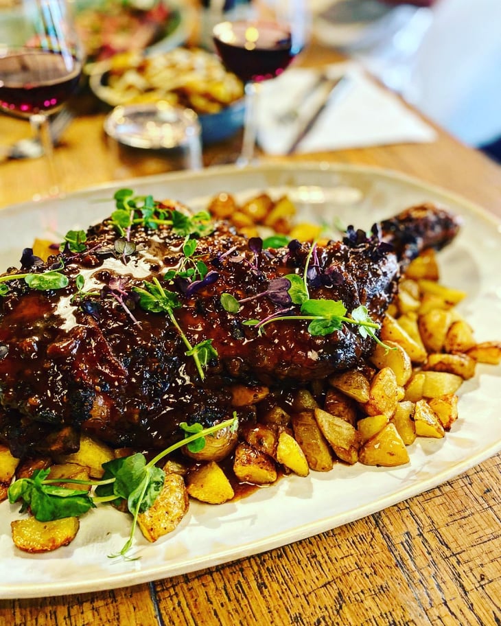 Epaule D'Agneau Confite / Jus D'Agneau Corsé / Pommes Grenailles - Le Petit San Seb - 696408
